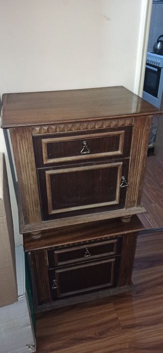 Продам срочно трюмо с зеркалами и две тумбы чистое дерево