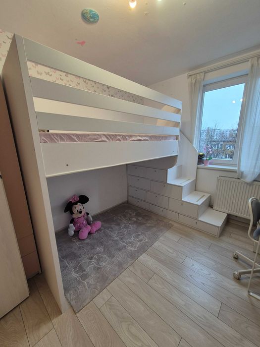 Vand pat supraetajat alb cu spatiu de joaca sub pat