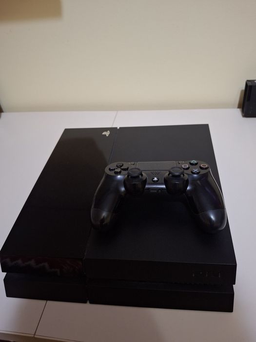 Consola Ps4 cu 2 controlere