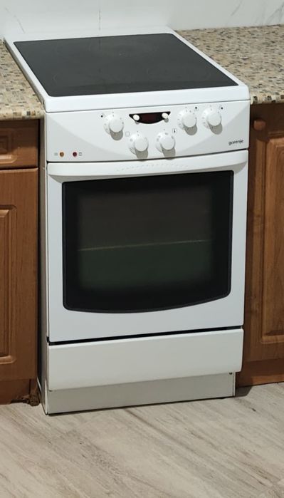 Продам кухонную электрическую плиту