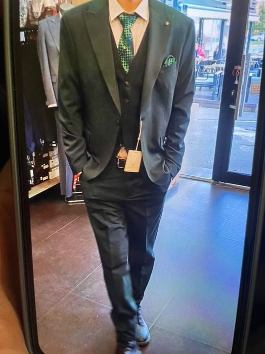 Абитуриентски костюм