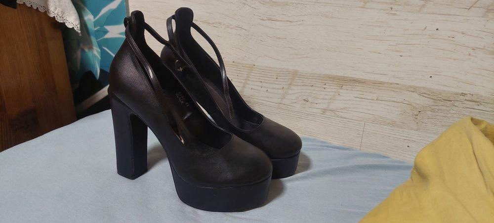 Обувки с платформа