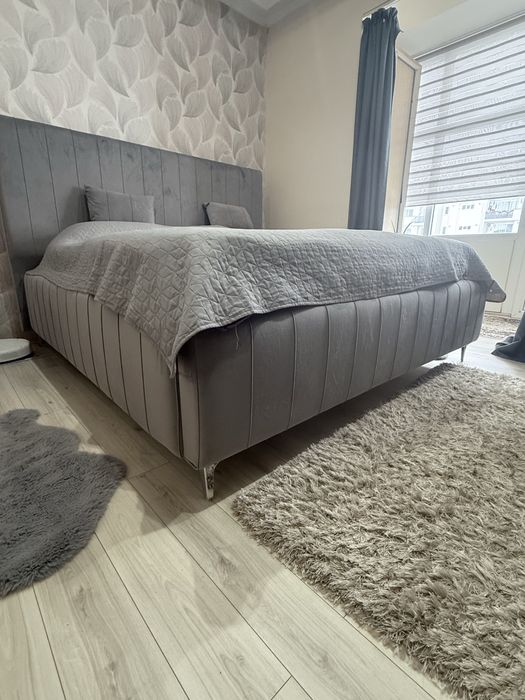 Pat tapitat cu saltea de 1800x2000