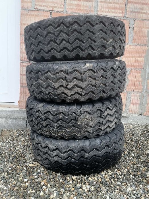 Anvelope pentru asfalt si teren uscat