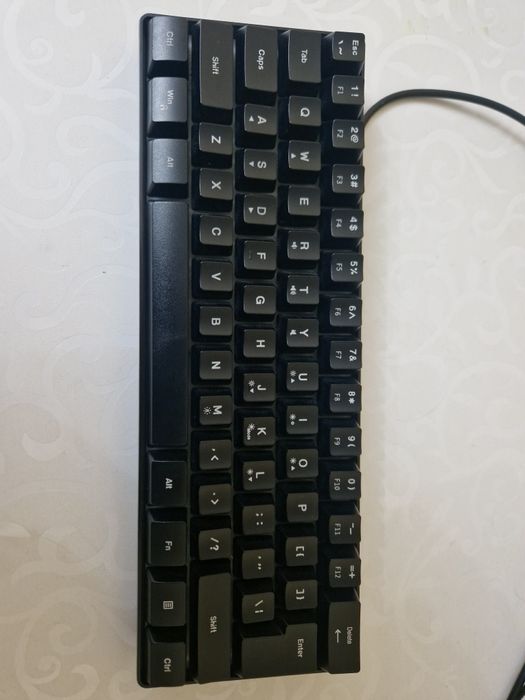 Продам клавиатуру 60%