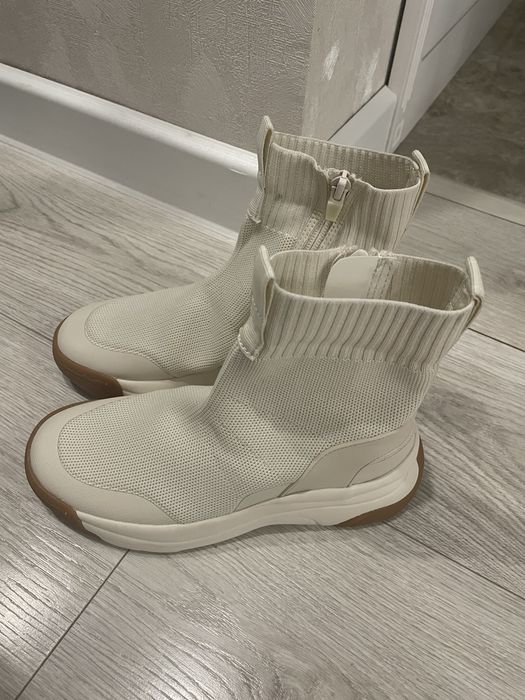 Продам кроссовки от Zara.