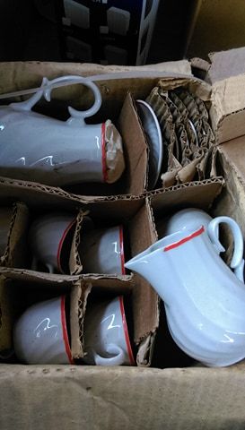 Старинен ретро порцеланов нов сервиз за кафе или чай