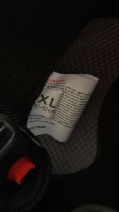 Cască cu ochelari nouă