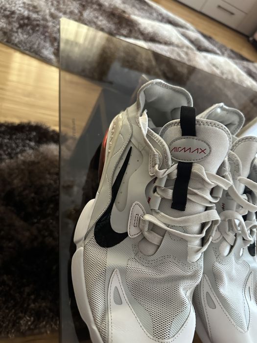 Vand doua perechi adidasi nike