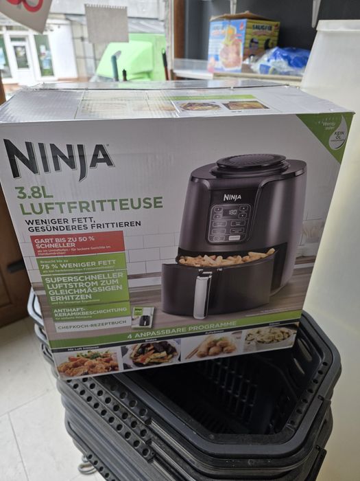 Friteuza cu aer cald Ninja Air Fryer AF100EU, 1550W, 4 functii (Air Fry, Roast, Reheat, Dehydrate)