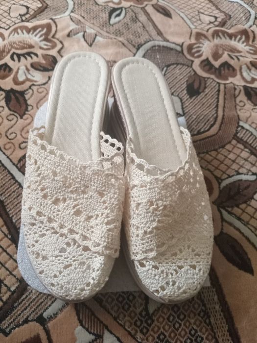 Продам босоножки