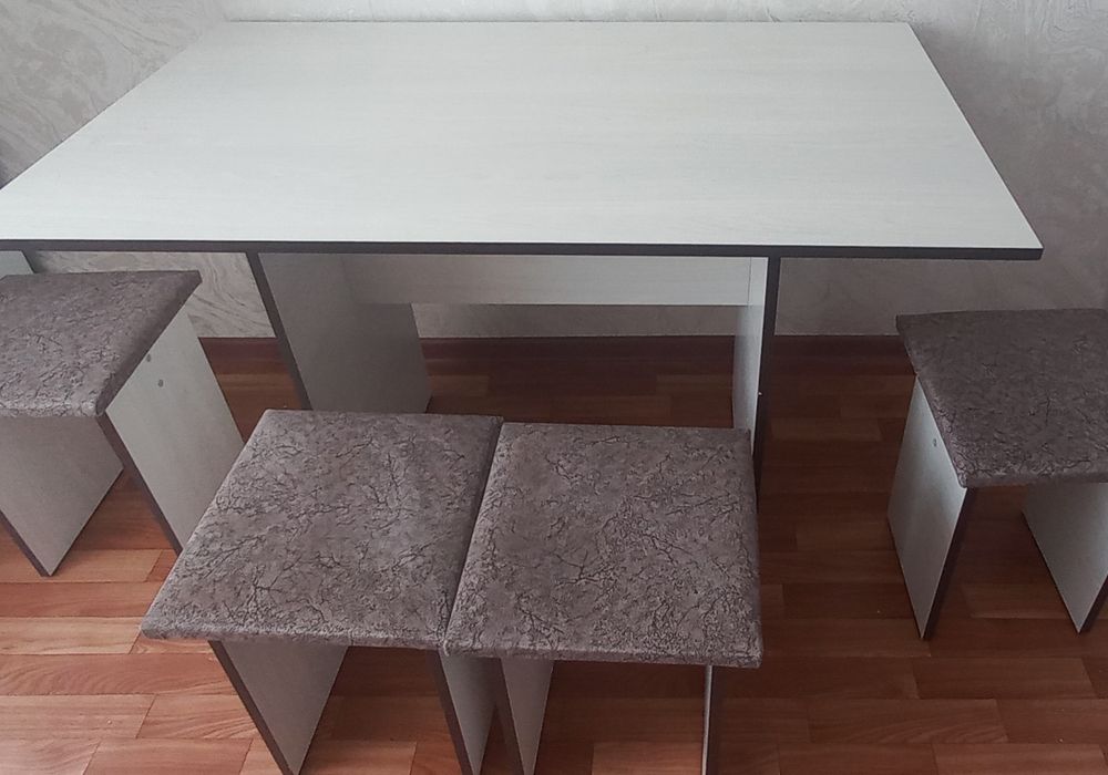 Продам  кухоный стол !