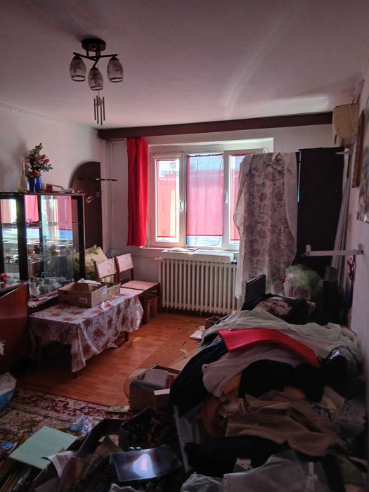 Vind apartament 3 camere decomandat zona Mihai Bravu -Kaufland