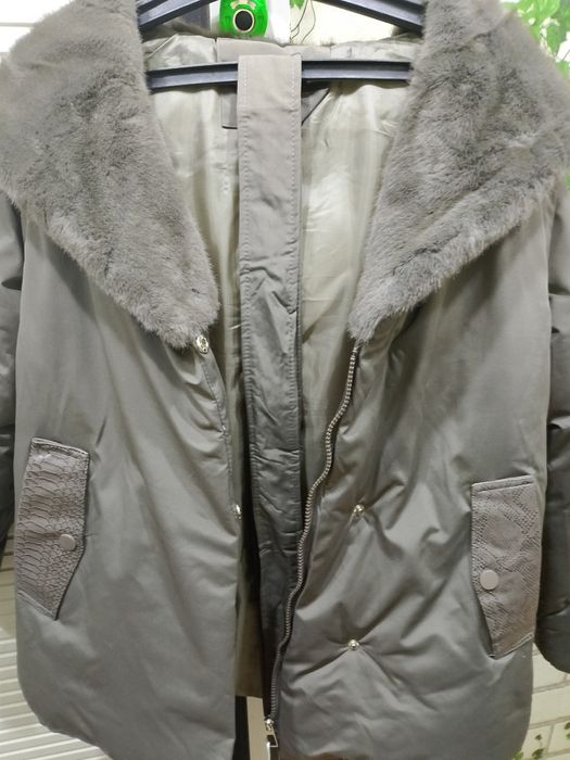 Продаю зимнюю куртку.