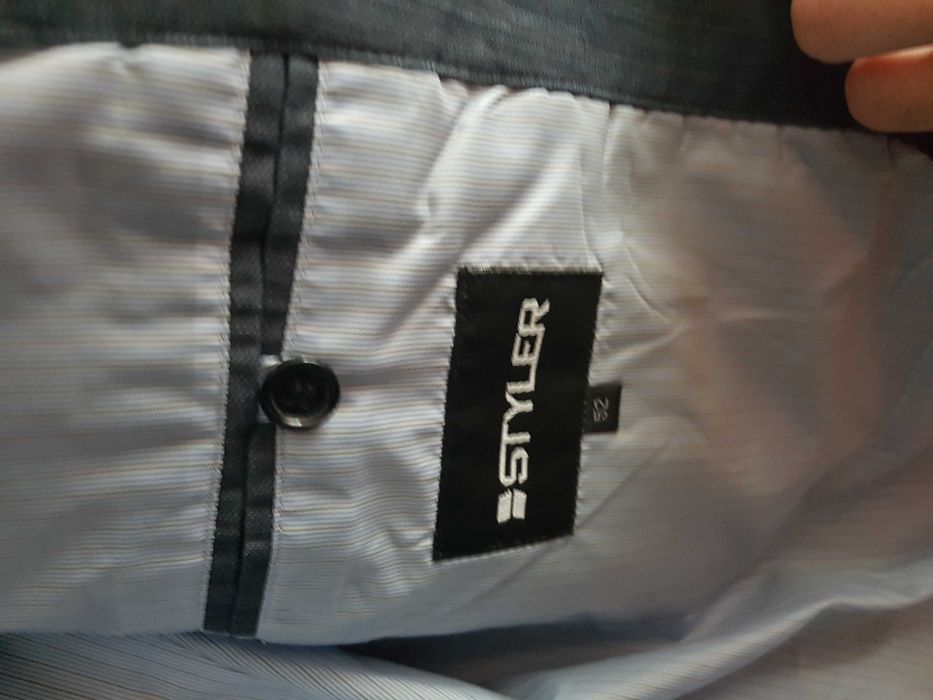 Продавам  мъжки костюм