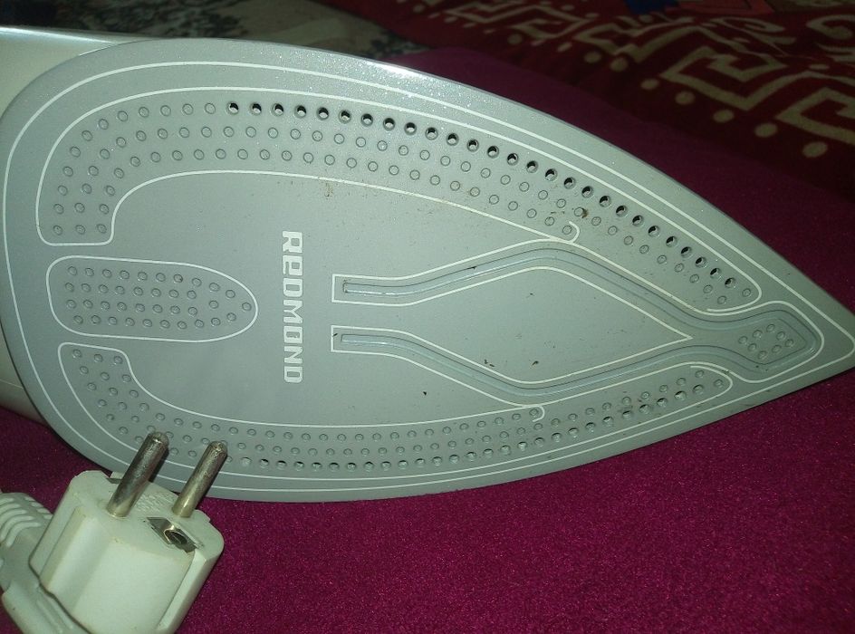 Продам утюг в рабочий состояние