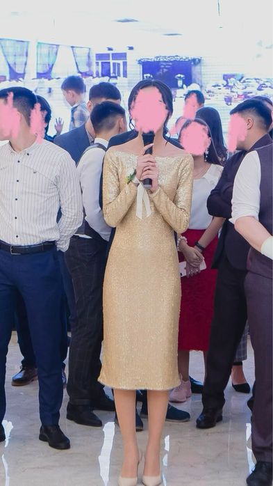 Продам платье золотистое