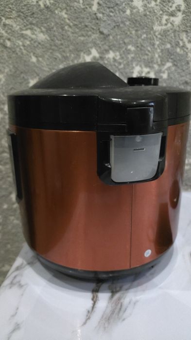 Мультиварка Lumme в отличном состоянии