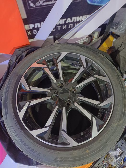Диски 17 с летней резиной трианджел.