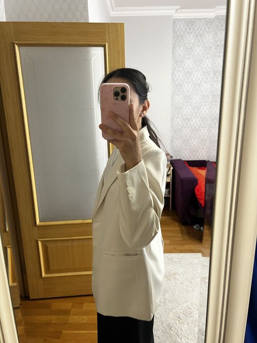 бежевый красивый пиджак