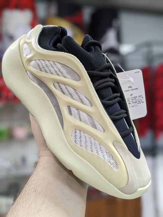 Кроссовки Adidas YEEZY BOOST 700 V3