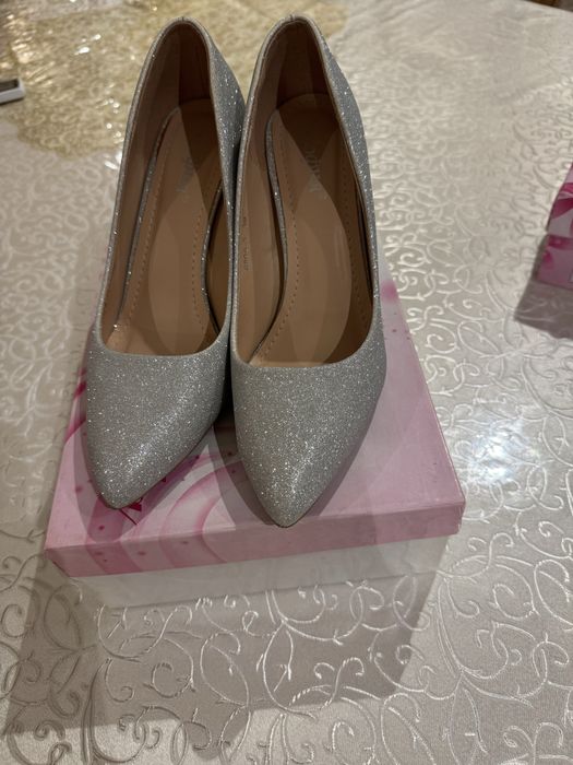 Toʻy marosimlar uchun chiroyli tufli