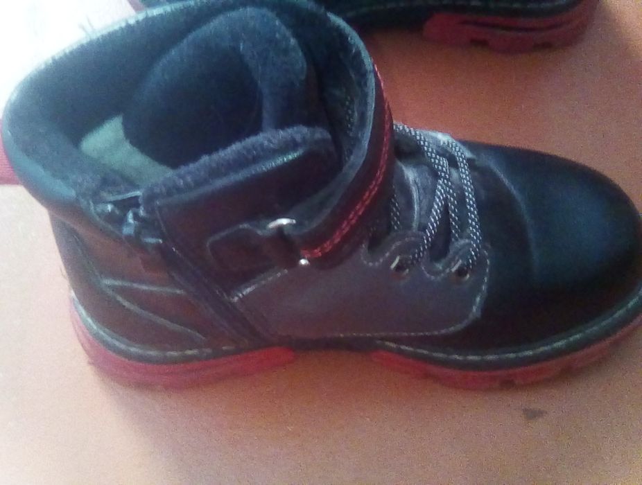 Продам ботинки детские