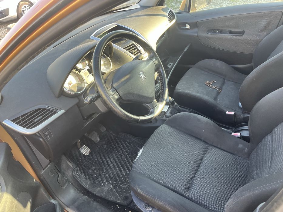 Dezmembrez Peugeot 207 1.6 diesel 2006-2010