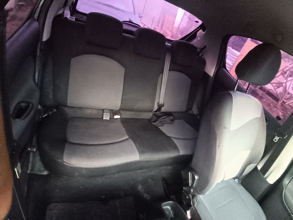 Vând Peugeot 206 Hatchback