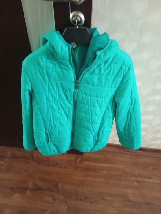 Продам куртки, новые.