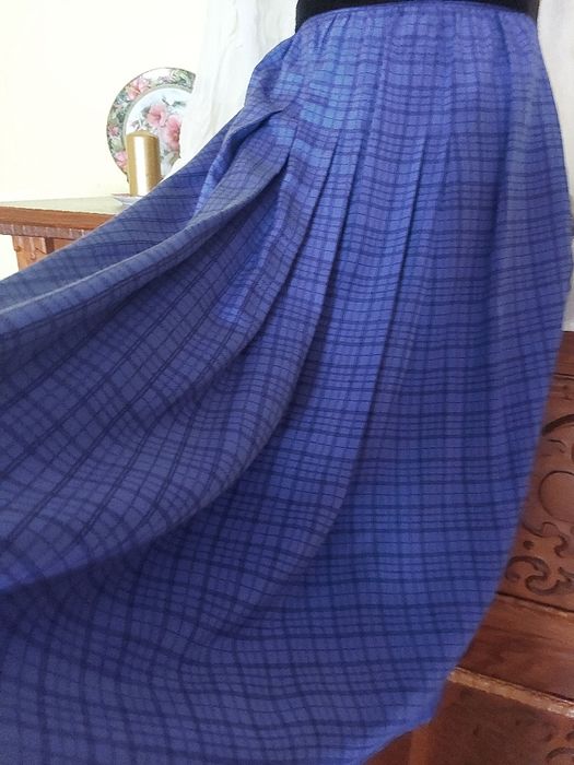 Fusta noua 100% mătase naturala cu dublura, albastru lavanda