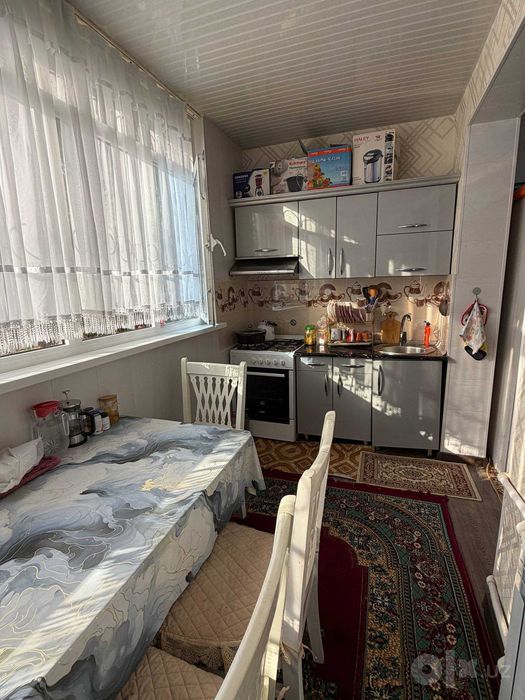 2 xonali kvartira sotiladi