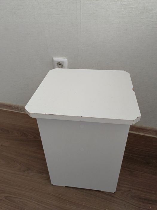 Продаётся белый стол