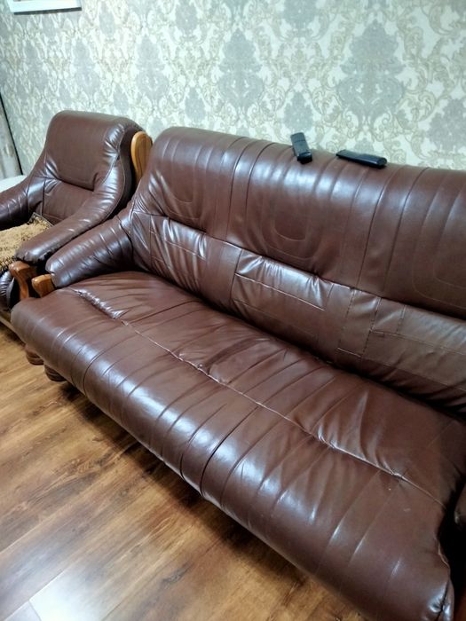 Диван + кресло кожанный Беларусь 180 тыс