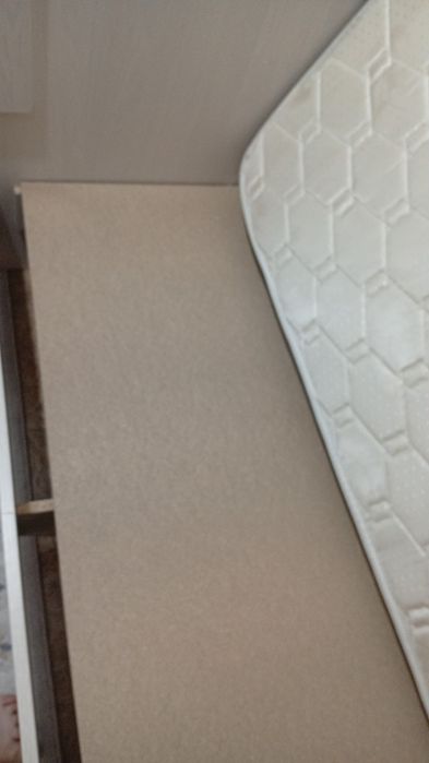 Продам кровать и стол кухонный.