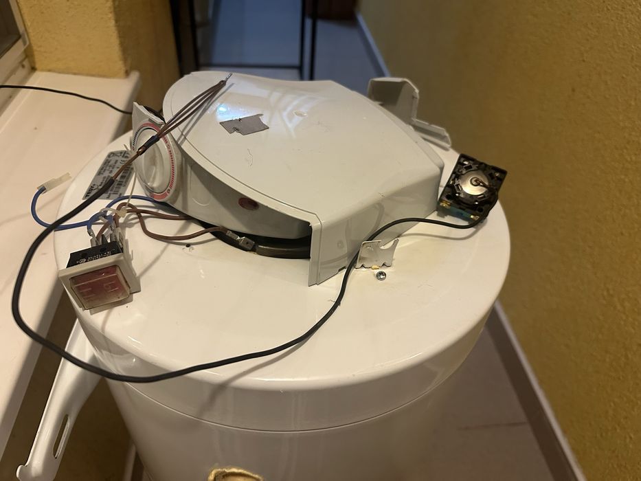 Продавам Хоризонтален бойлер Tesy  50л GCH503620A04TSR