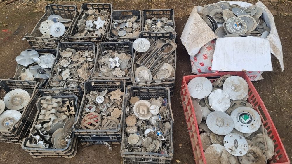 Vând diferite modele de capace!