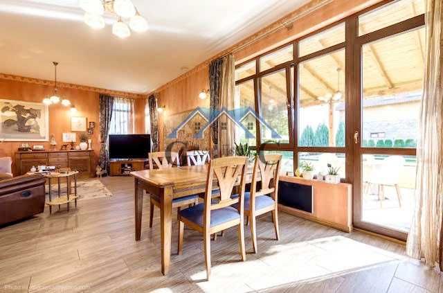 Къща 330м2, 2 гаража, басейн,5 спални, двор 675м2, 440000евро,Приселци