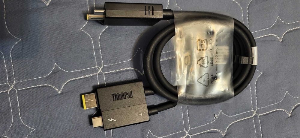 LENOVO cablu Thunderbolt 4 Nou  de 0.7M