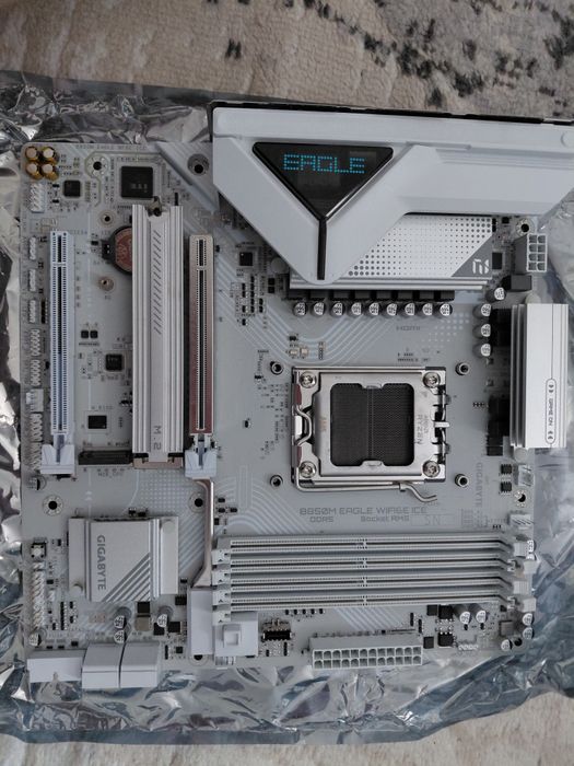 Gigabyte B850M EAGLE WIFI6E ICE Rev 1.0 AM5