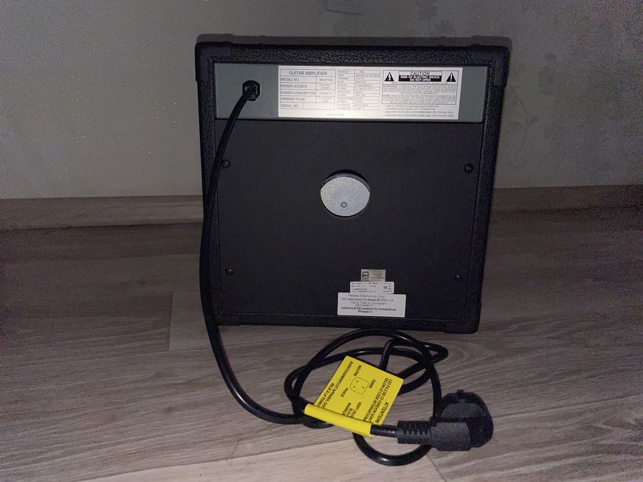 Продаю Басовый комбоусилитель