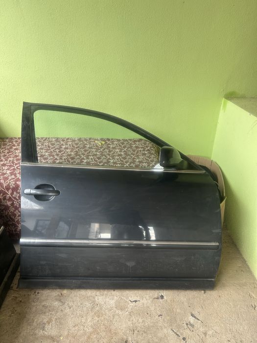 Vând uși fața spate în stare perfectă vw pasat b5 2001