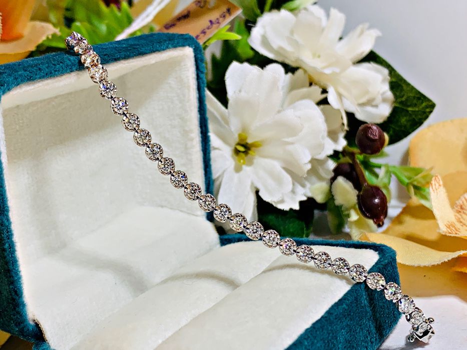 золотой теннисный браслет с бриллиантами в белом золоте