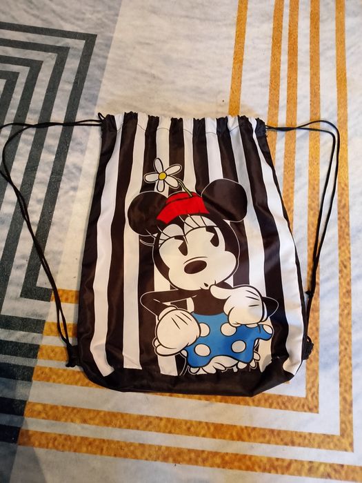 Куртка и сменка за шоколад