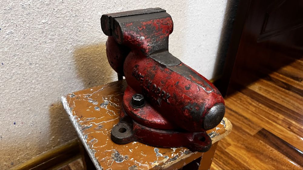 Продам раритетные тиски толи Чехия толи Корея