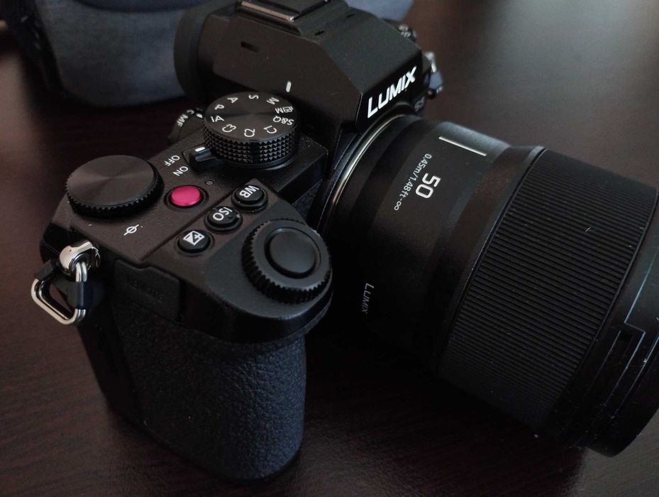 Фотоапарат Panasonic Lumix S5  и обектив Lumix S 50mm f/1.8
