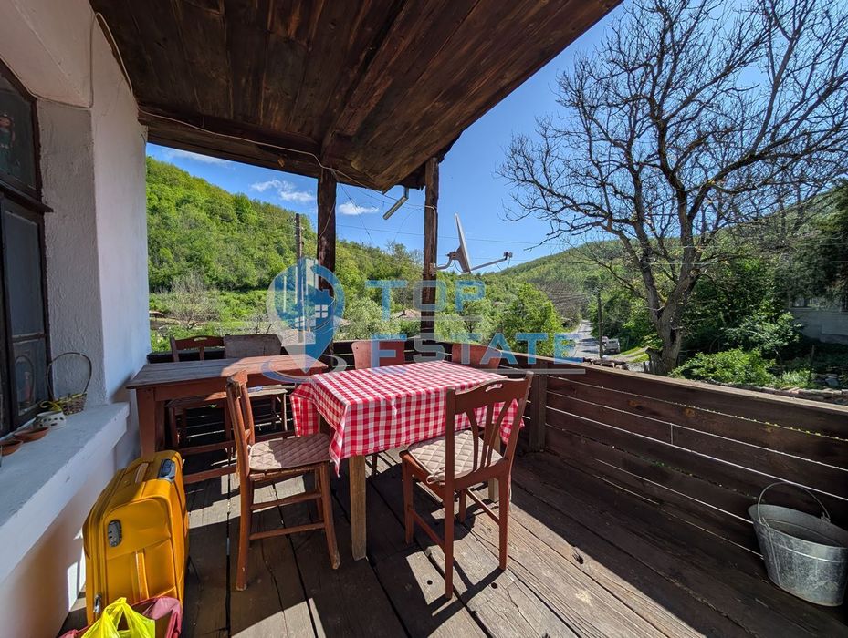 Автентична реновирана къща в град Елена