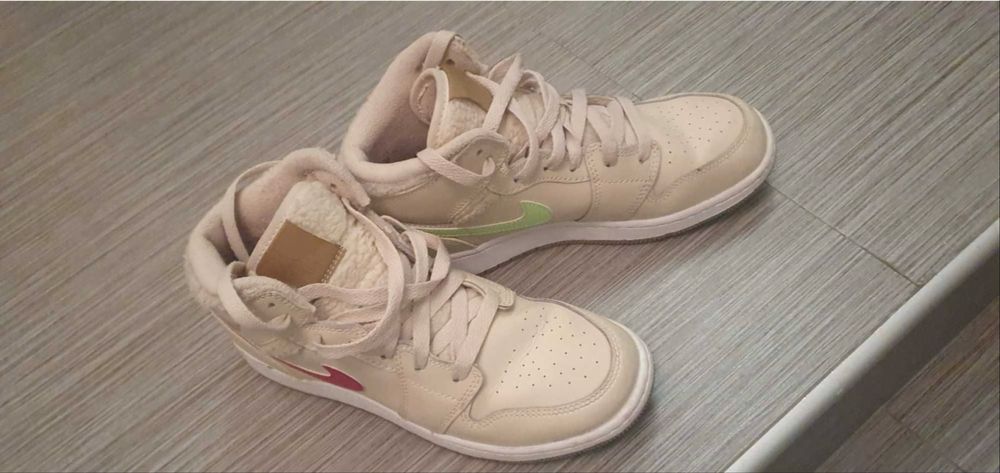 Nike Air Jordan 1 Mid GS Fleece Pearl White размер 38,5