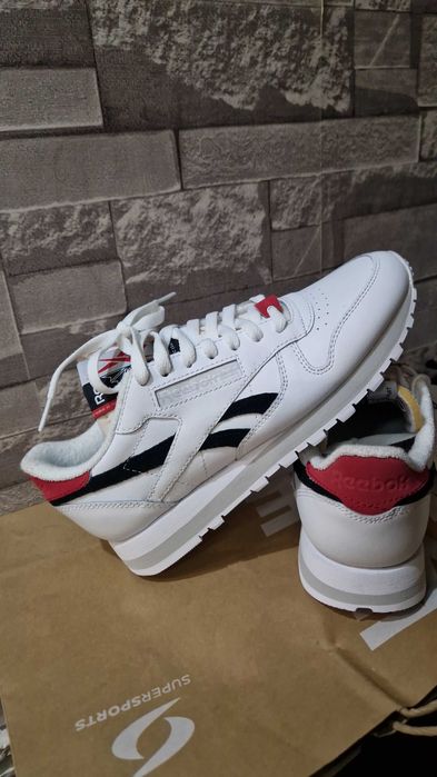 Продам новые кроссовки Reebok Classic