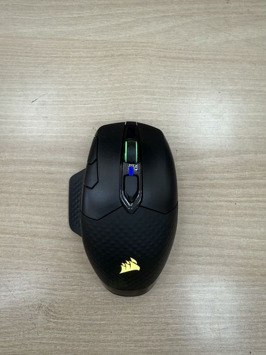 Продавам геймърска безжична мишка Corsair Dark Core RGB Pro